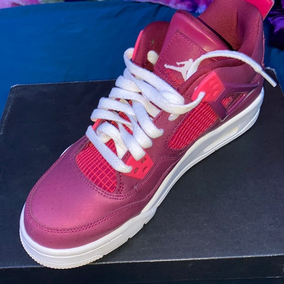Jordan 4's Valentine's Day edition